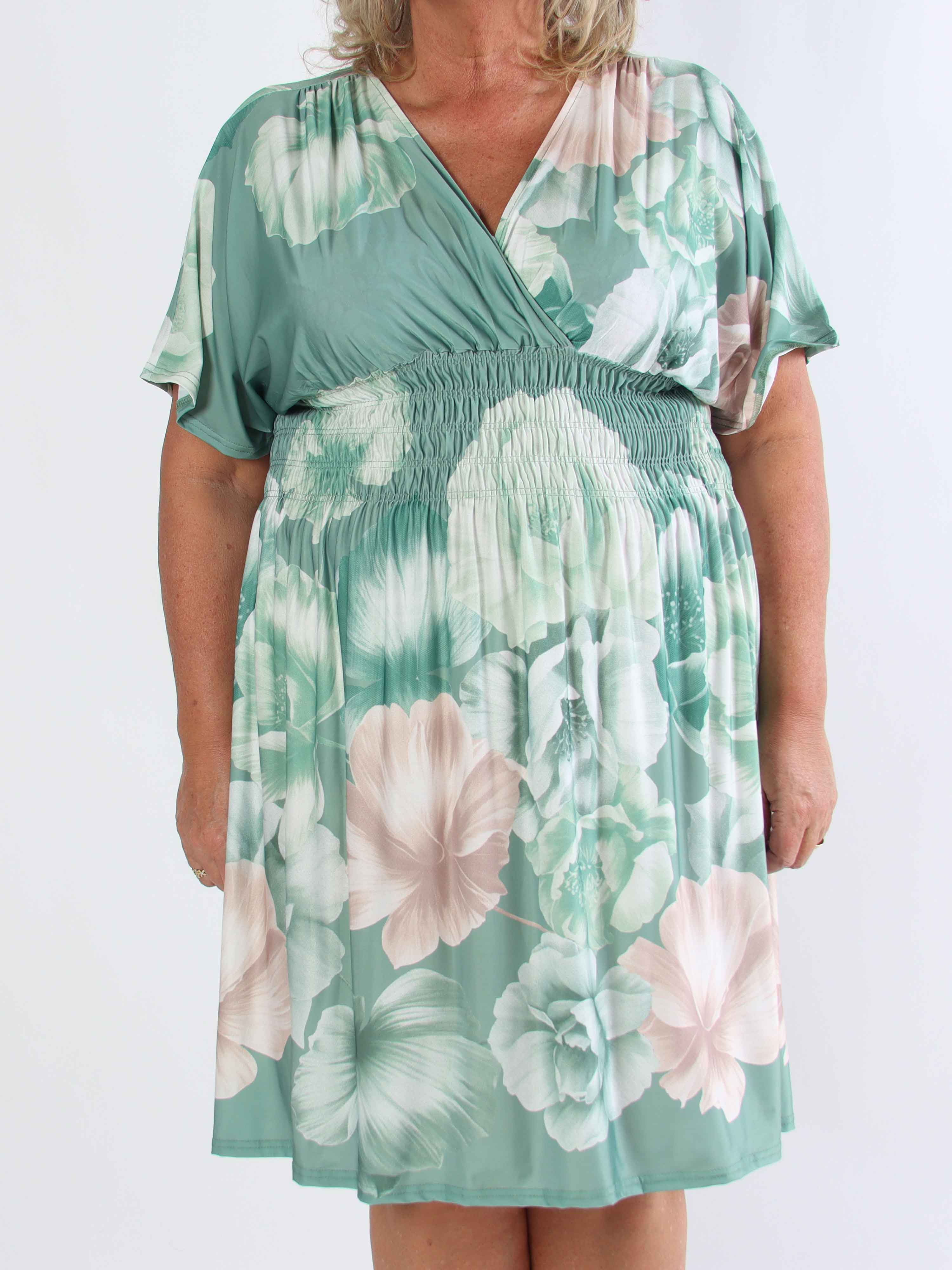 Pams Peony Short - Kort elastisk plus size kjole med blomsterprint